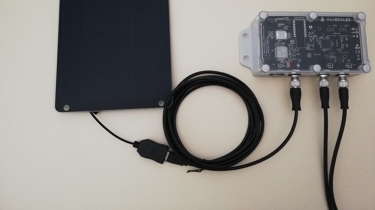 Aansluiten van het zonnepaneel